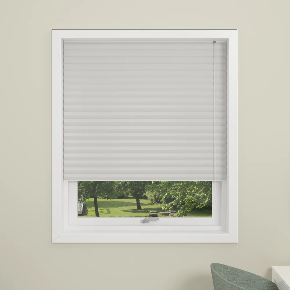 DEBEL PLISSÉGARDIN DUBAI LYSTETT HVIT 80X130 v:5857092 DEBEL PLISSÉGARDIN DUBAI LYSTETT HVIT 80X130 v:5857092