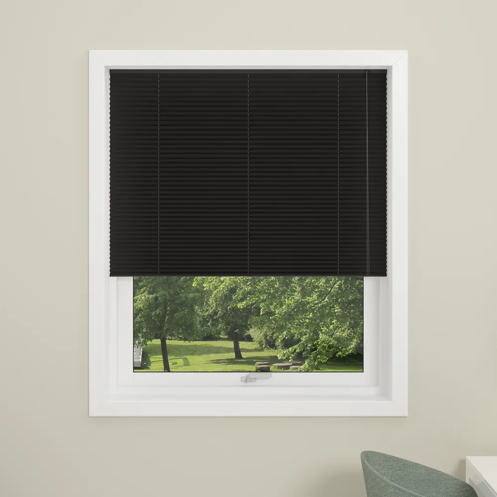 DEBEL PLISSÉGARDIN LONDON LYSDEMPENDE SORT 130X130 v:4816321 DEBEL PLISSÉGARDIN LONDON LYSDEMPENDE SORT 130X130 v:4816321