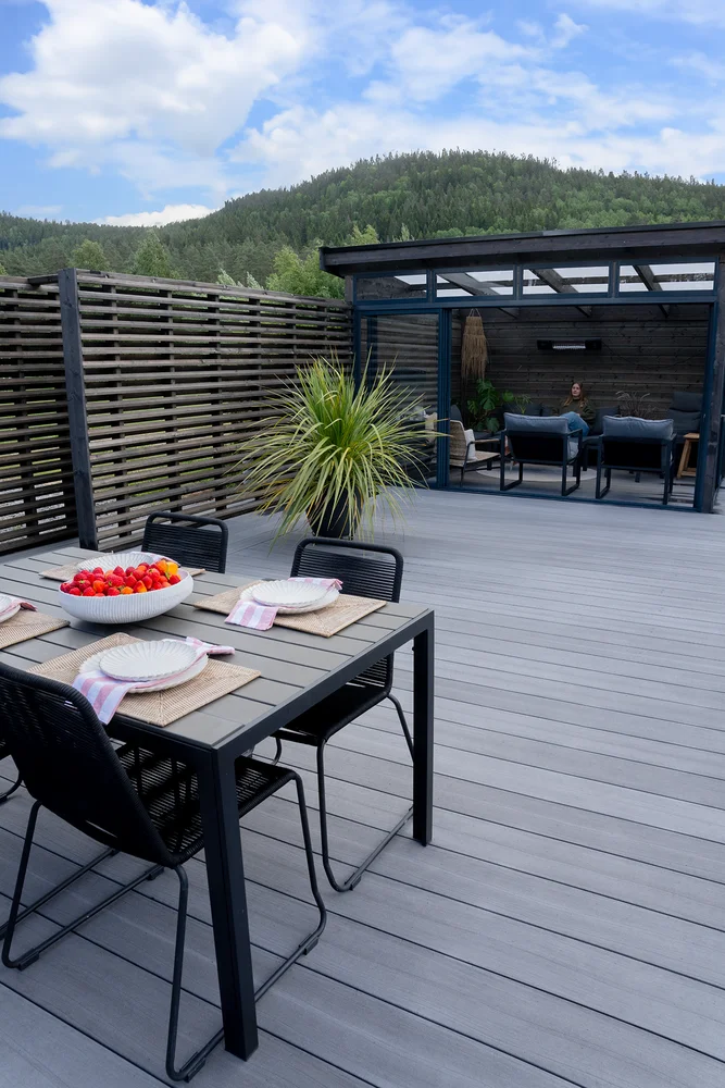Terrasse Megawood Delta lys grå v:7336469