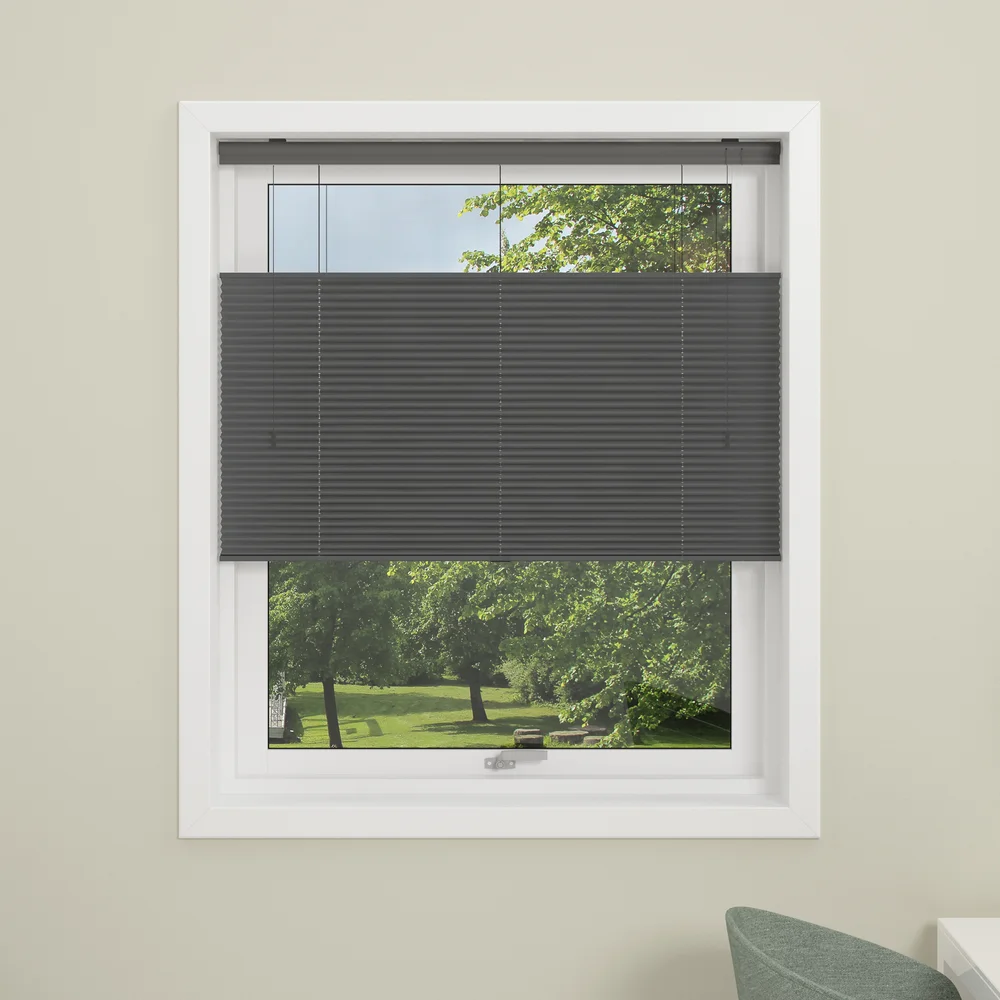 DEBEL PLISSÉGARDIN TOUCH SPLIT LYSDEMPENDE GRÅ 120X160 v:9078652